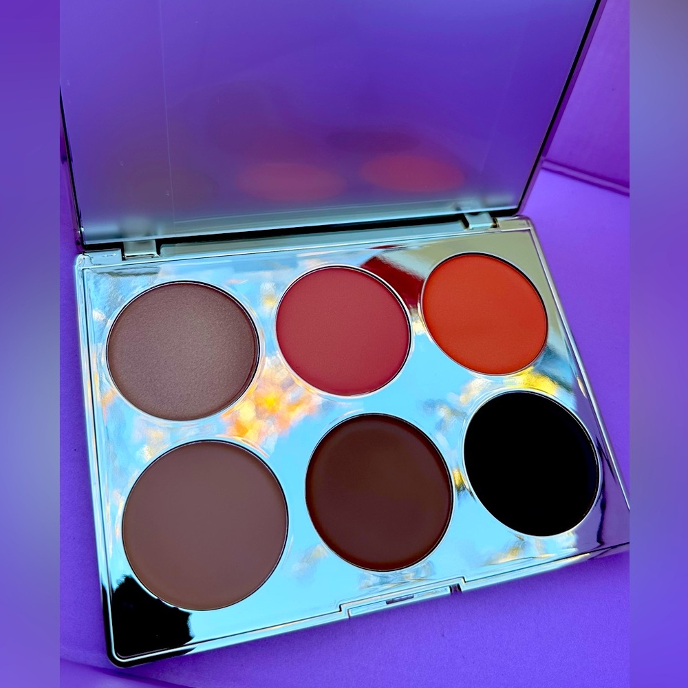 ✨🍑 MULTI-USE CREAM BLUSH, BRONZE & HIGHLIGHT PALETTE✨🍑